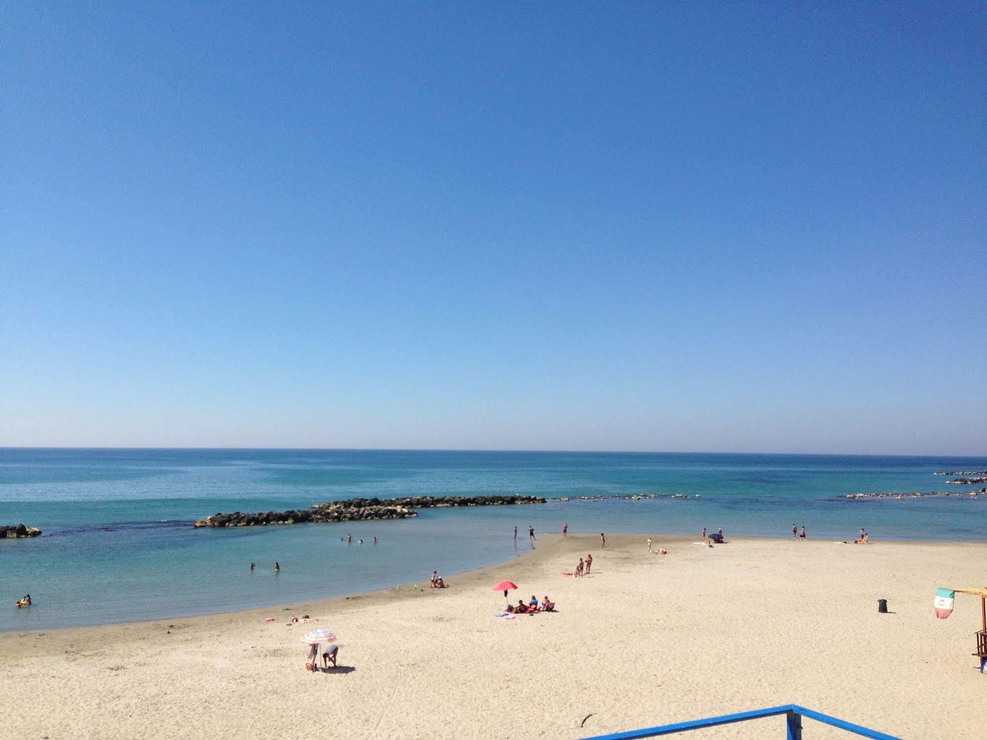 Case La Spiaggia ชากกา ภายนอก รูปภาพ